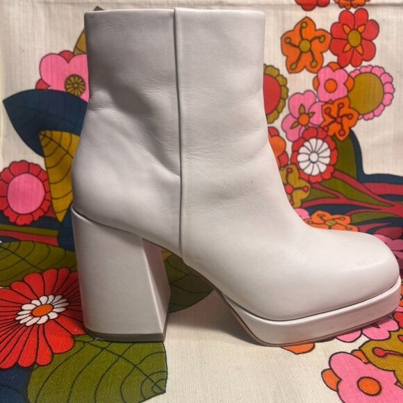 Steve Madden Elie Block Heel Bootie Womens 8M White Leather - Picture 3 of 7